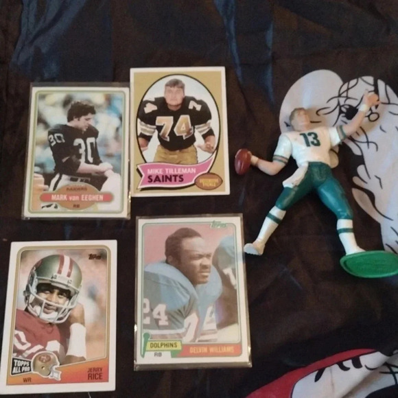 Football Cards/Dan Marino figure - Picture 1 of 4